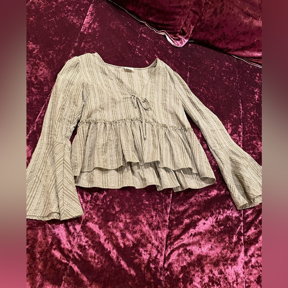 Cute Green Bell Flared Sleeve Top 💚😘